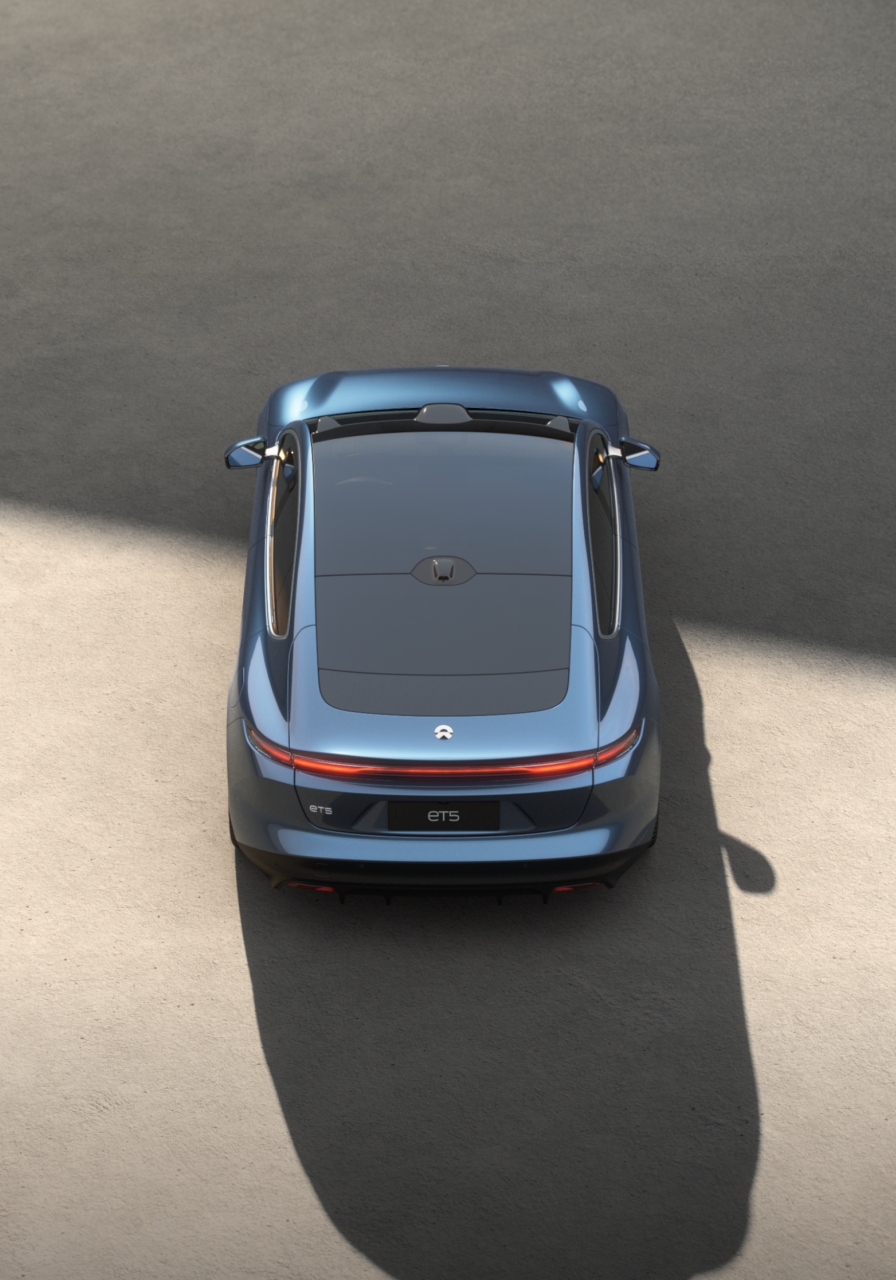 Med et 1,28 ㎡ panaorama glasstak får du en luftig og lys opplevelse